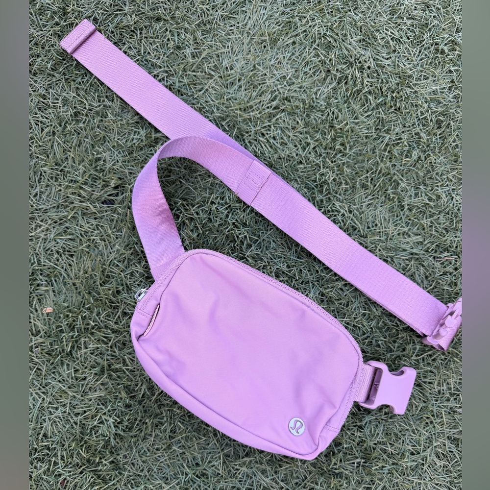 ✨Lululemon Lavender Lux Everywhere Belt Bag NWOT